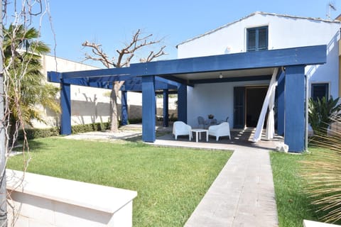 Property building, Facade/entrance, Garden