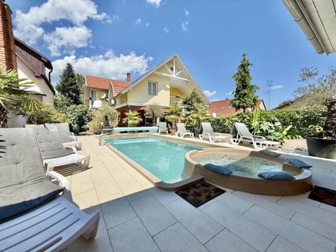 Balcony/Terrace, Swimming pool