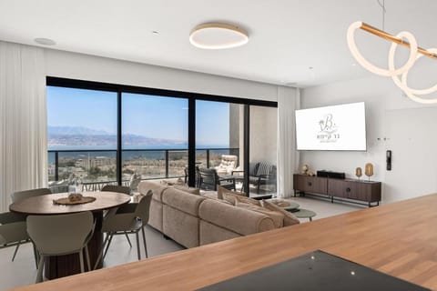TV and multimedia, Seating area, Dining area, Sea view