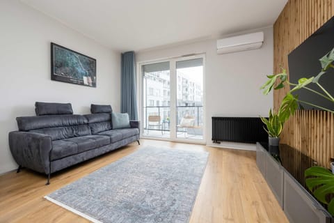 TV and multimedia, Living room, Seating area, air conditioner