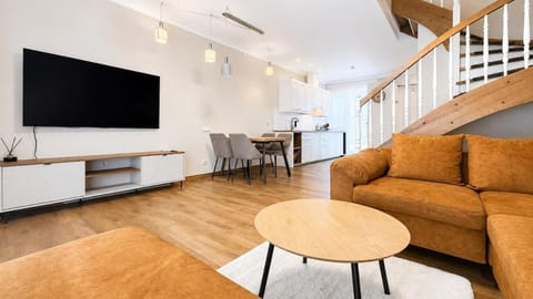 Communal lounge/ TV room, TV and multimedia, Kitchen or kitchenette, Living room, Dining area