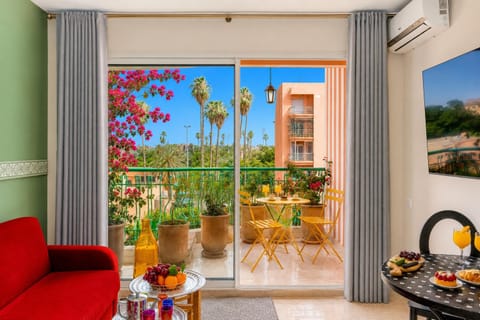 Patio, Spring, Day, Garden, View (from property/room), Balcony/Terrace, Balcony/Terrace, Living room, Seating area, Dining area, Garden view