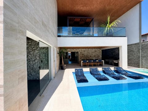 Property building, Patio, Day, Pool view, Swimming pool, sunbed
