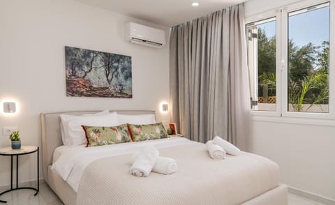 Bed, Bedroom, towels, air conditioner