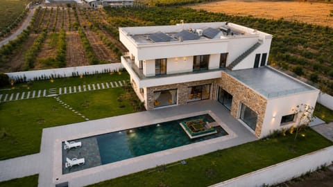Natural landscape, Bird's eye view, Garden view, Pool view, Swimming pool
