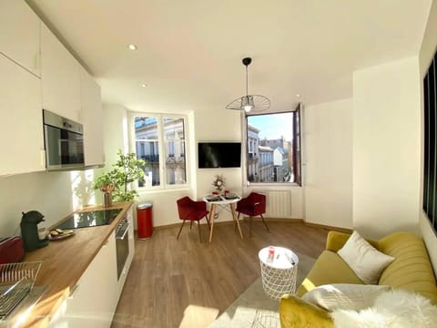 Communal lounge/ TV room, TV and multimedia, Living room, Dining area