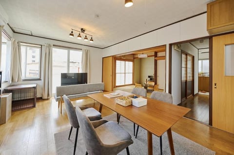 TV and multimedia, Living room, Dining area