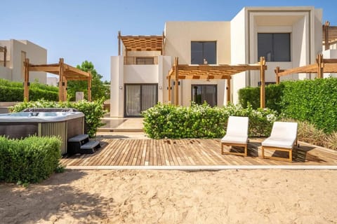 Property building, Garden, sunbed