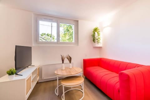 Communal lounge/ TV room, TV and multimedia, Living room