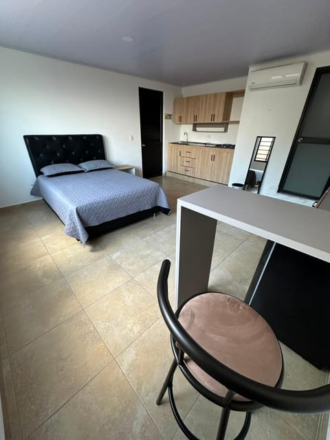 Bed, Kitchen or kitchenette, Photo of the whole room, Dining area, Bedroom, oven, stove