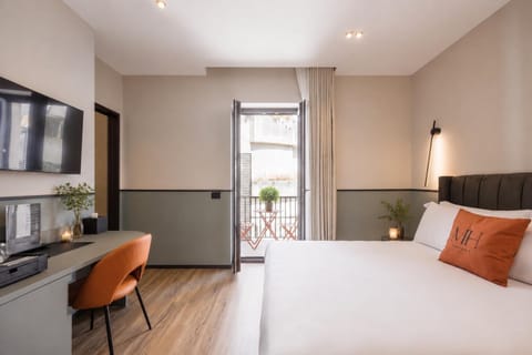 Bed, TV and multimedia