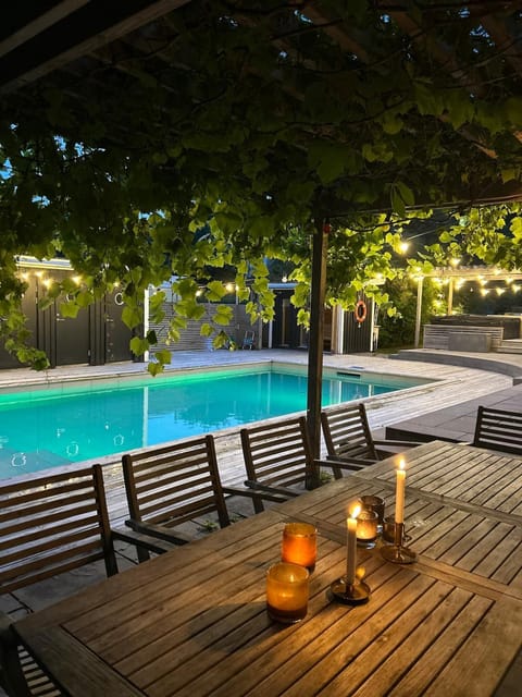 Swimming pool