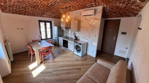 Kitchen or kitchenette, Living room, Seating area, Dining area, oven, stove