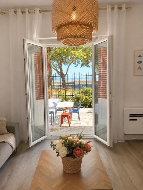 Living room, Sea view