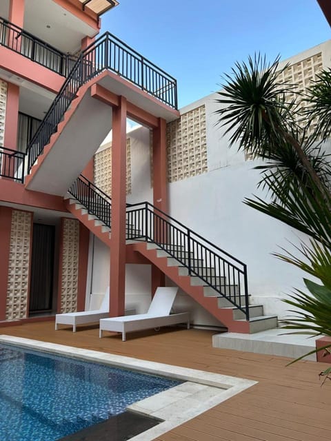 Property building, Day, Swimming pool