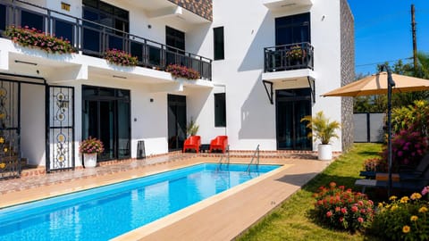 Property building, Patio, Spring, Day, Garden, View (from property/room), Balcony/Terrace, Garden view, Pool view, Swimming pool, sunbed