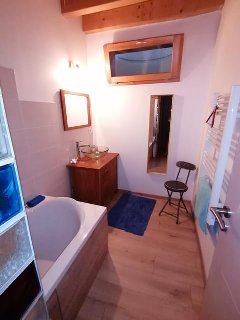 Bathroom, Photo of the whole room