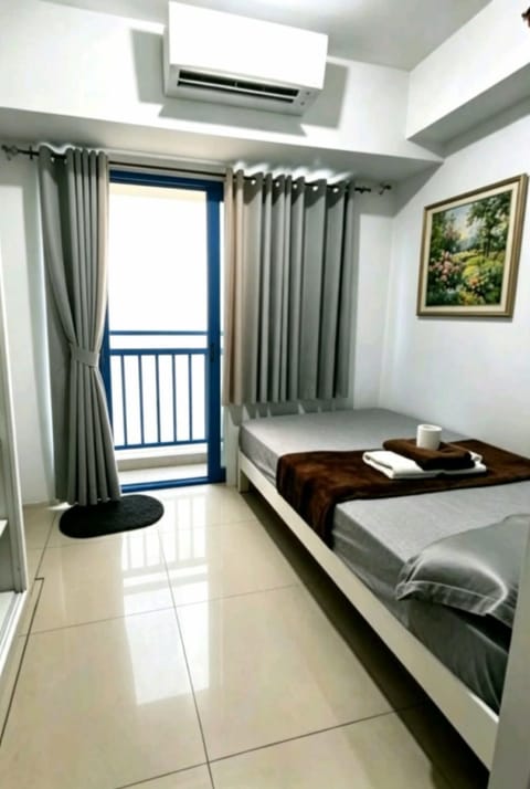 Bedroom, air conditioner