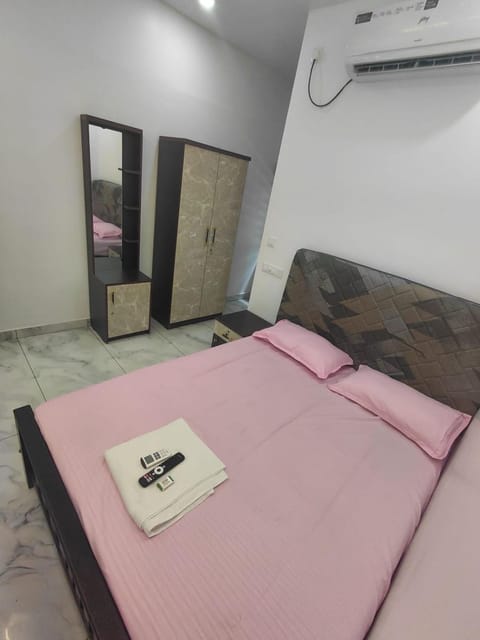 Bed, Bedroom, air conditioner