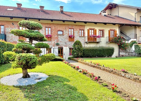 Property building, Spring, Garden, Garden view