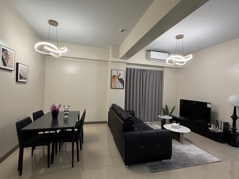 TV and multimedia, Living room, Seating area, Dining area, air conditioner