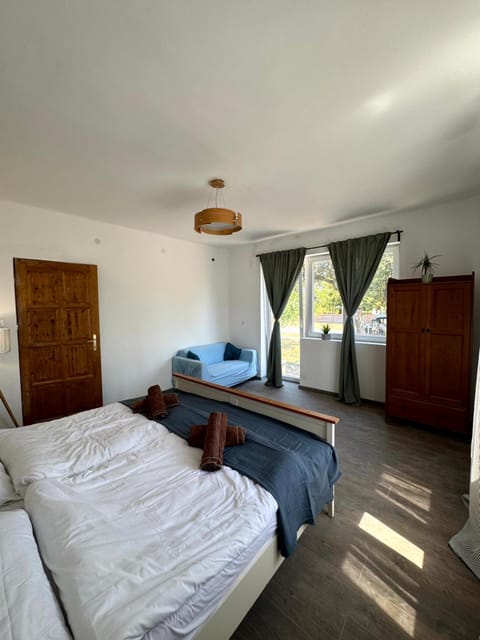 Bed, Photo of the whole room, Bedroom, wardrobe