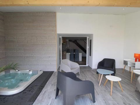 Hot Tub, Living room, Spa and wellness centre/facilities
