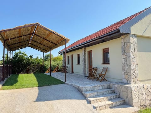 Property building, Day, Garden, Garden view