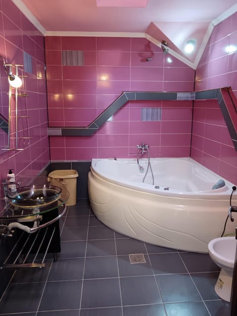 Hot Tub, Bathroom