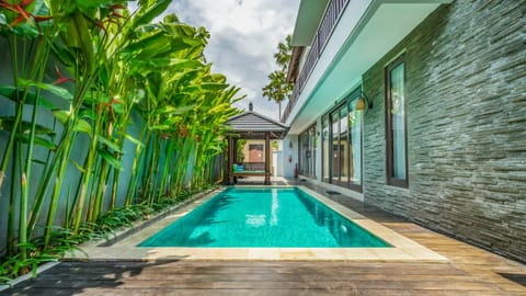 Property building, Day, Garden, Garden view, Pool view, Swimming pool, Swimming pool