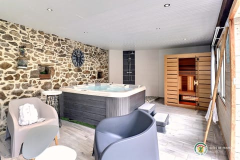 Hot Tub, Sauna, Spa and wellness centre/facilities