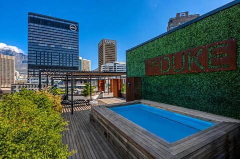Property building, Day, Pool view, Swimming pool