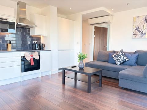 Kitchen or kitchenette, Living room, Seating area, Dining area, stove