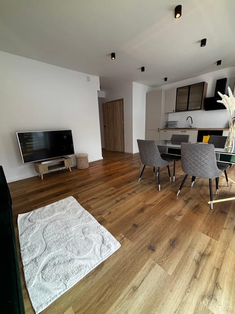 TV and multimedia, Seating area, Dining area