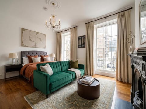 Bed, Photo of the whole room, Seating area, Bedroom