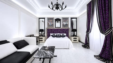 Bed, Photo of the whole room, Seating area, Bedroom