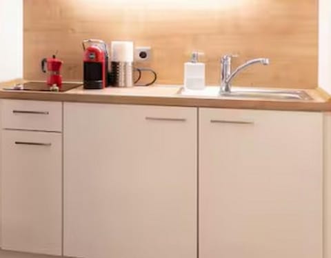 Coffee/tea facilities, Kitchen or kitchenette