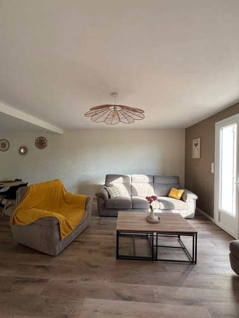 Property building, TV and multimedia, Living room