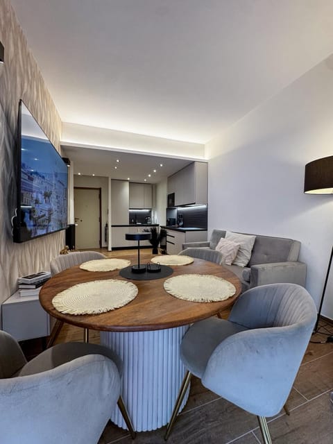 TV and multimedia, Kitchen or kitchenette, Living room, Seating area, Dining area, minibar