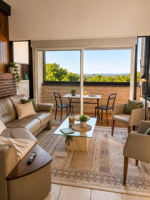 Patio, Natural landscape, View (from property/room), Balcony/Terrace, Living room, Seating area, Dining area