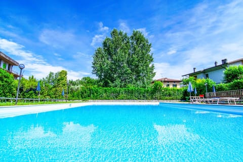 Property building, Spring, Day, Natural landscape, Garden, Garden view, Pool view, Swimming pool, Swimming pool, sunbed