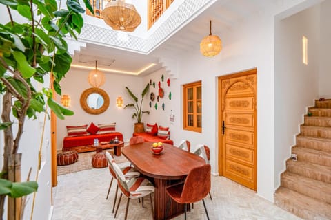 Living room, Seating area, Dining area