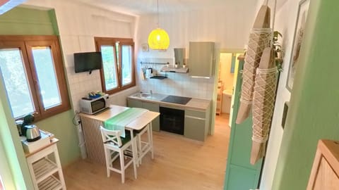 TV and multimedia, Kitchen or kitchenette, Dining area, oven