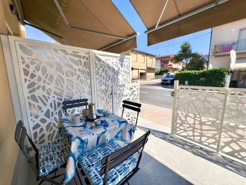 Patio, Dining area
