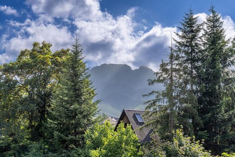 Nearby landmark, Spring, Day, Natural landscape, Mountain view