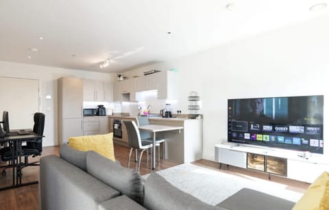TV and multimedia, Kitchen or kitchenette, Living room
