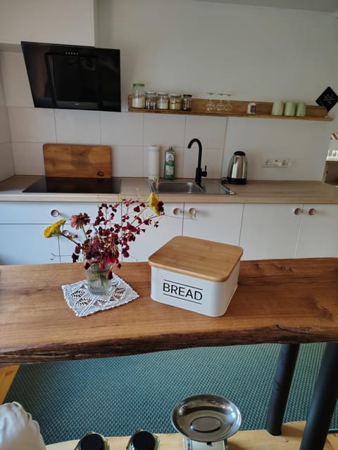 Kitchen or kitchenette, Food and drinks