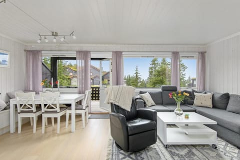 View (from property/room), Living room, Seating area, Dining area
