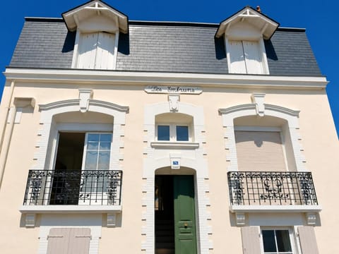 Property building, Facade/entrance, Off site