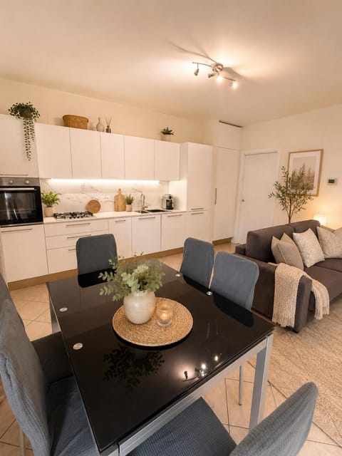 Kitchen or kitchenette, Living room, Seating area, Dining area, pet friendly, stove